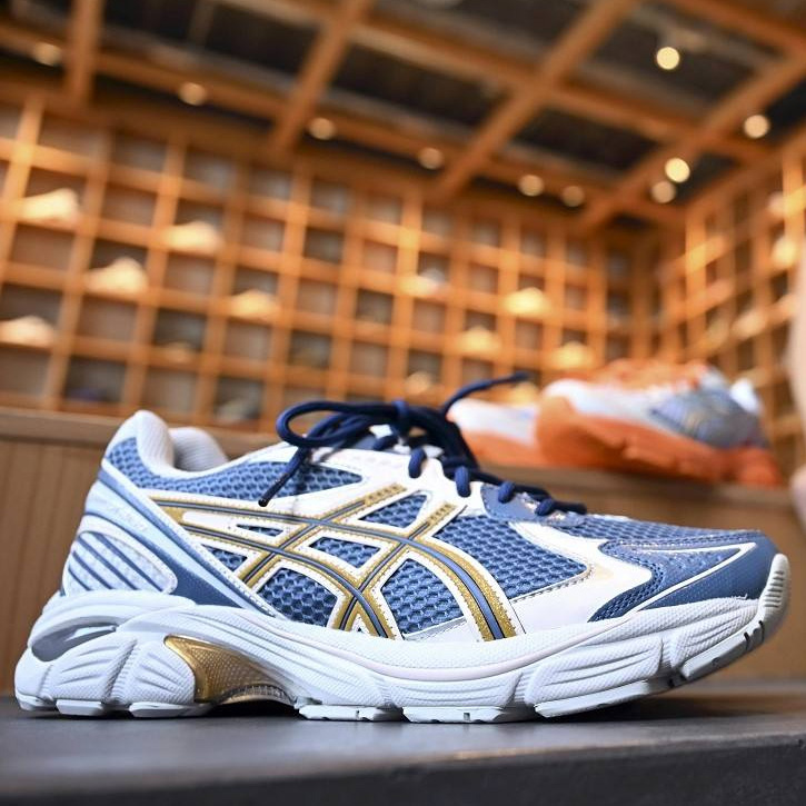 Guide : Buy Japan-Exclusive Sneakers Worldwide | Shop with Doorzo